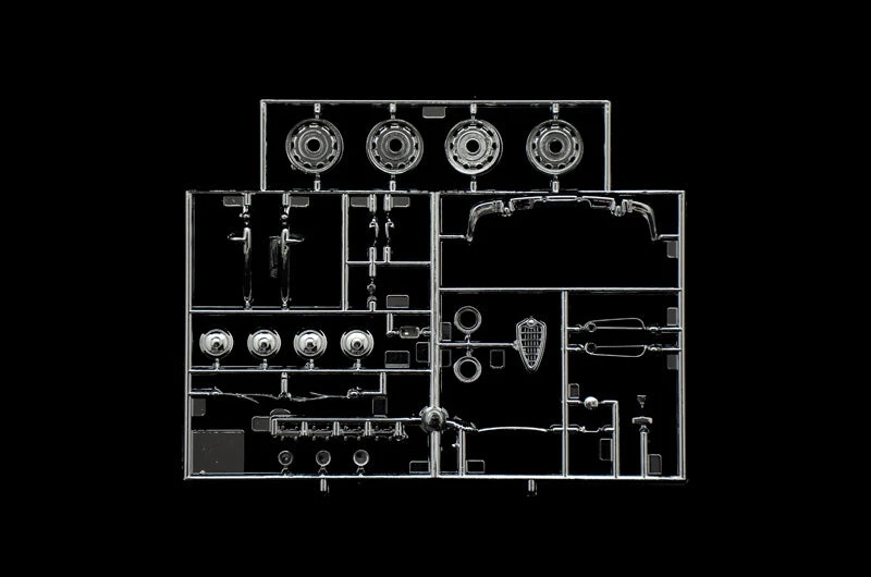 Italeri 1/24 ALFA ROMEO GIULIETTA SPIDER 1300 - Image 11