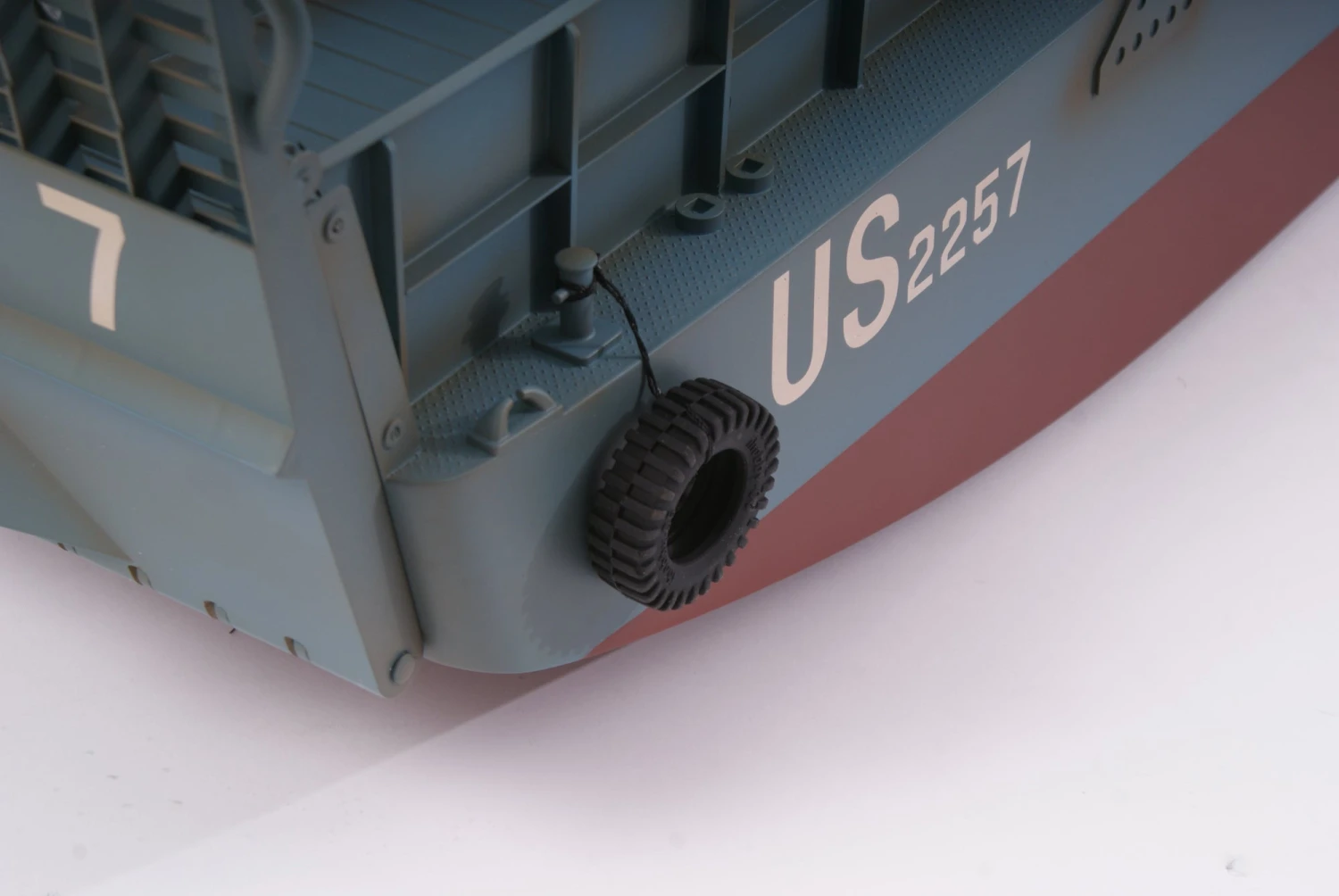 Premium Line - Landing Craft Pre-Built Scale Model Boat - Image 4