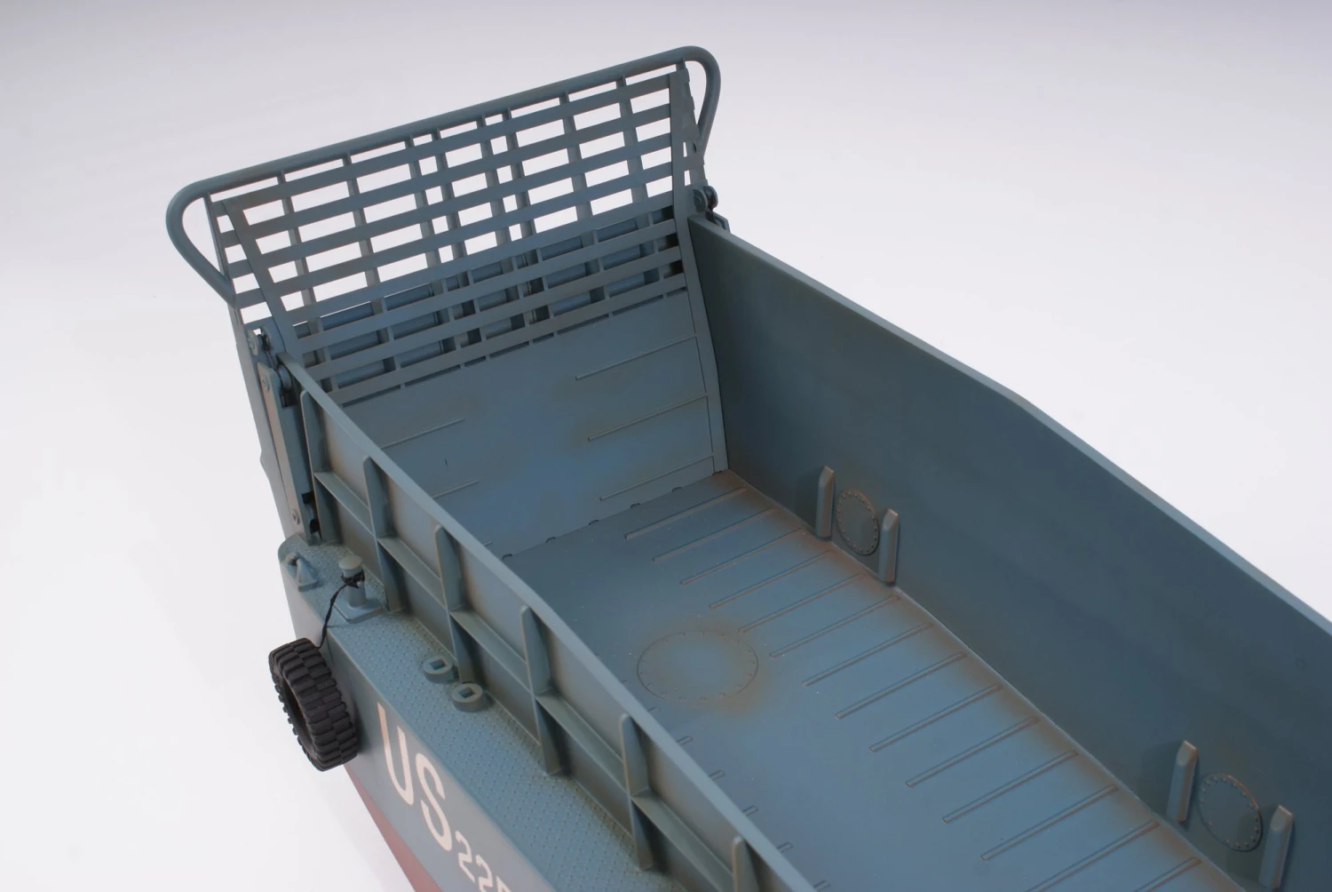 Premium Line - Landing Craft Pre-Built Scale Model Boat - Image 5