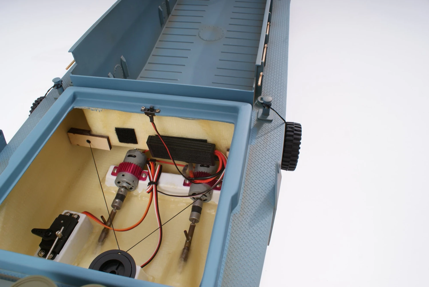 Premium Line - Landing Craft Pre-Built Scale Model Boat - Image 12