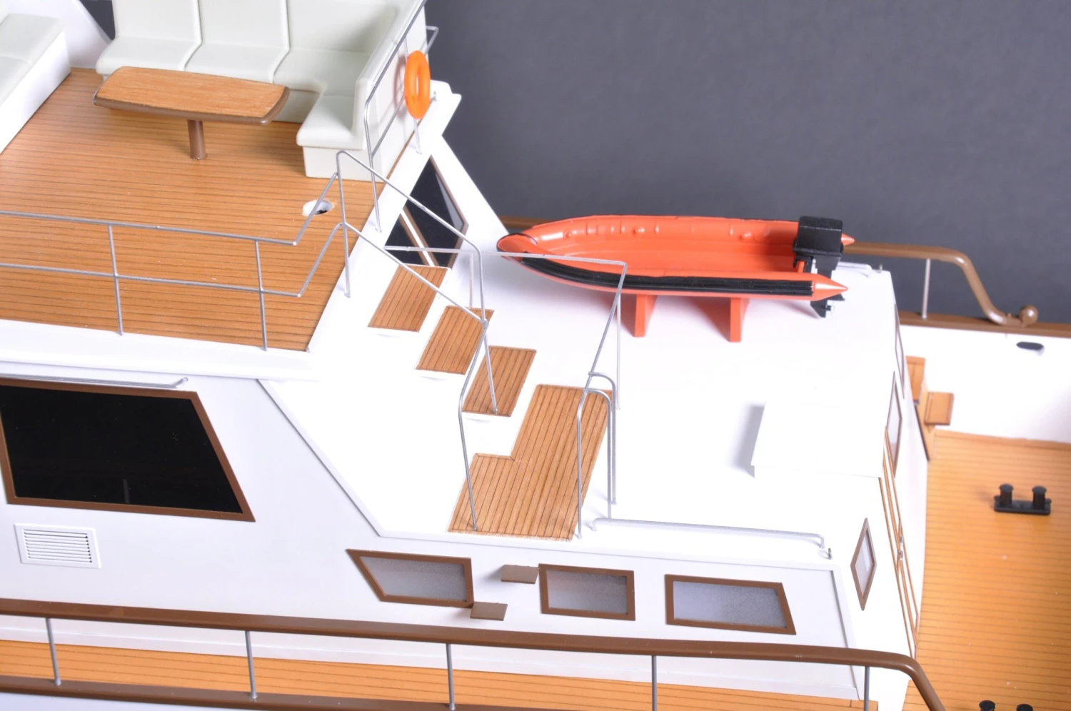 Premium Line - Kymodel Grand Banks 1:20 Scale Motor Yacht - Image 6