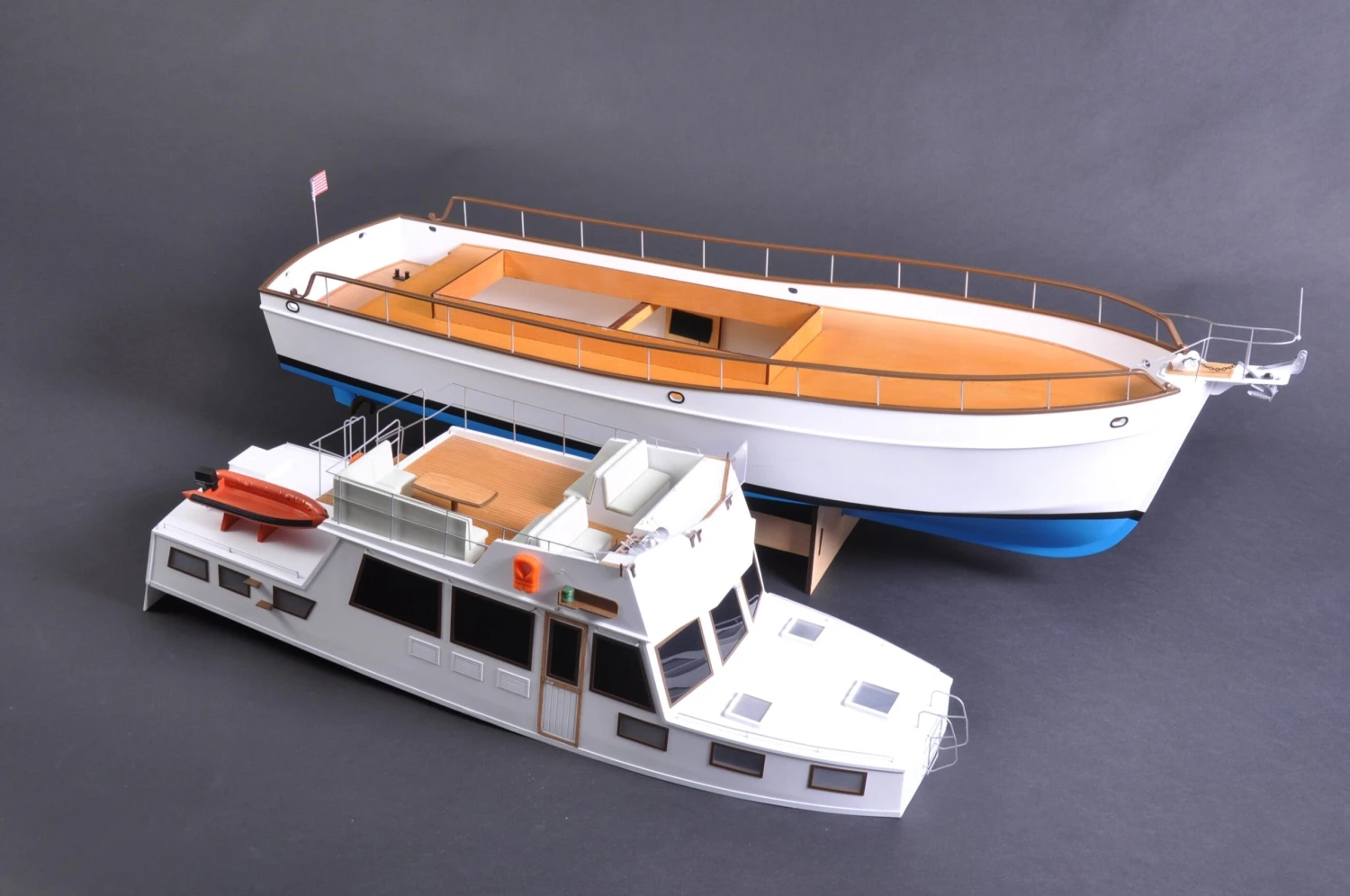 Premium Line - Kymodel Grand Banks 1:20 Scale Motor Yacht - Image 9