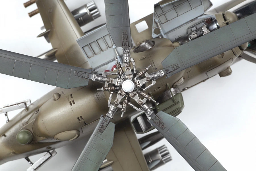 Zvezda 1/48 Soviet Attack Helicopter MI-24V/VP 4823 - Image 6